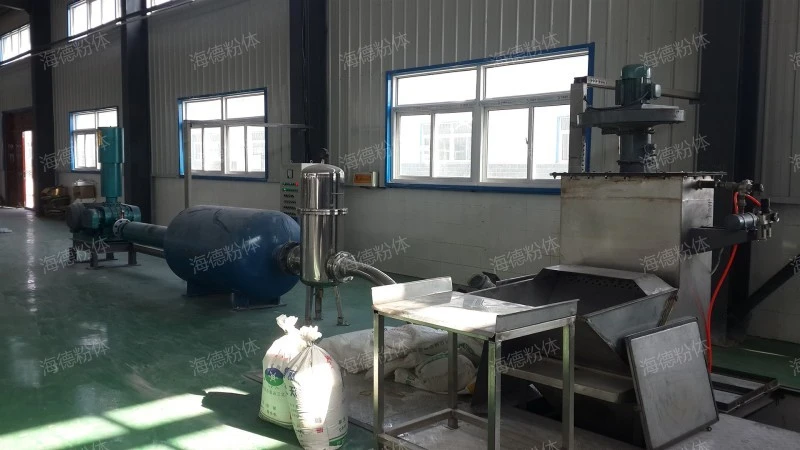 Роторный питатель для газовой трансмиссии порошка